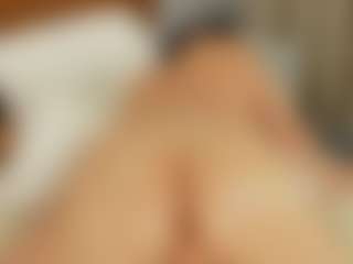 Live cam show with Melanie-hillz - Curvy Small Tits on Dolls Live