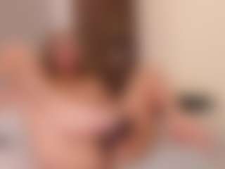 Live cam show with Maye-Wells - Nipple Piercings on SquirtSoMuch