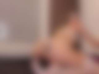 Live cam show with Maye-Wells - Nipple Piercings on studioflirtlive.com