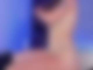 Live cam show with Maye-Wells - Nipple Piercings on Stripli.com