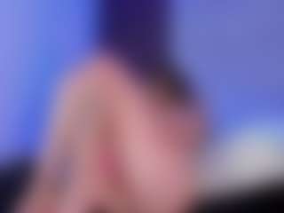 Live cam show with Maye-Wells - Nipple Piercings on Camversity