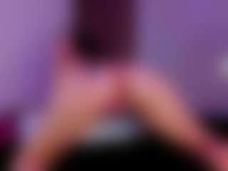 Live cam show with Maye-Wells - Facial Piercings on CamClone