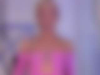 Live cam show with mia-royal - Smoking on Mixed Magazine Live