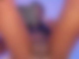 Live cam show with mia-royal - Colombia on UwU Esports