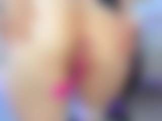 Live cam show with zully-28 - Camel Toe on Camsoda