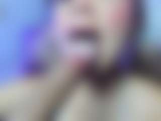 Live cam show with zully-28 - Erotic Dance on livesuperchat.net