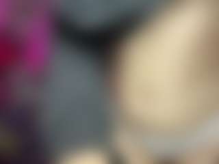 zully-28's Live Sex Cam Show