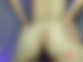 zully-28's Live Sex Cam Show