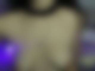 zully-28's Live Sex Cam Show