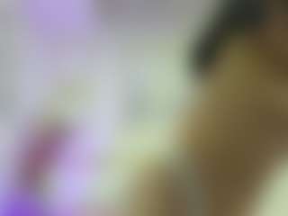 zully-28's Live Sex Cam Show