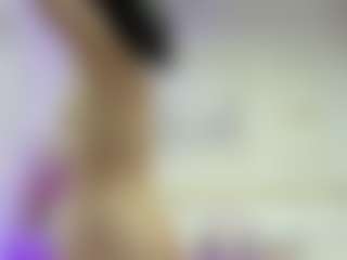 zully-28's Live Sex Cam Show