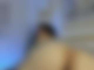 zully-28's Live Sex Cam Show