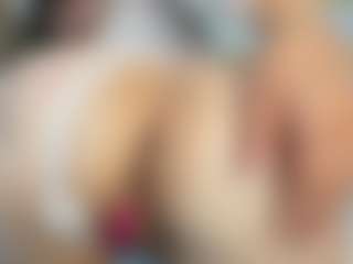 zully-28's Live Sex Cam Show