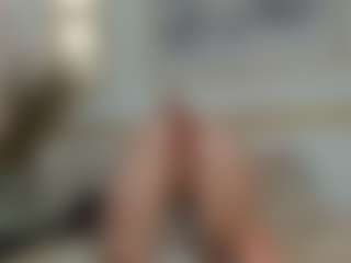 zully-28's Live Sex Cam Show