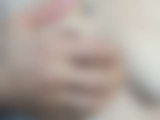 zully-28's Live Sex Cam Show