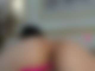 zully-28's Live Sex Cam Show