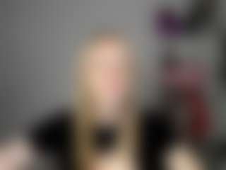 EvelynBlond's Live Sex Cam Show