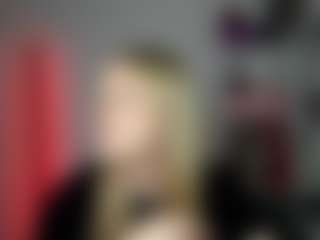 EvelynBlond's Live Sex Cam Show