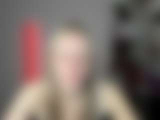 EvelynBlond's Live Sex Cam Show