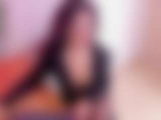 Sofia MILF webcam performer live streaming