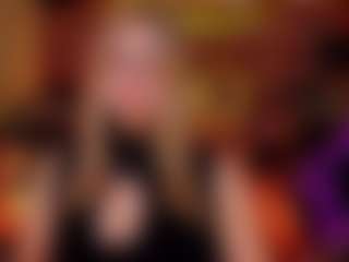 Live cam show with Kiyomi - Facial Piercings on milfzrlive.com