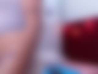Live cam show with little-aprill - Upskirt on Milfs Live