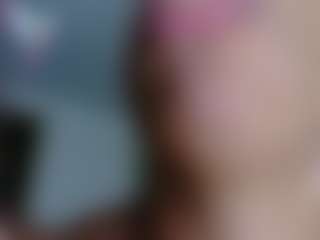 Live cam show with Karoolyna - Legs on sexylive.show