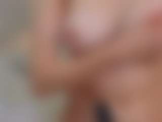 Live cam show with Anora - Teen (18+) on intimatelivegirls.com