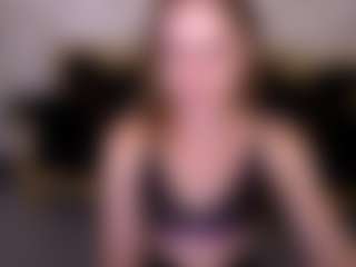 Live cam show with MaribelRiverr - Fingering on Dolls Live