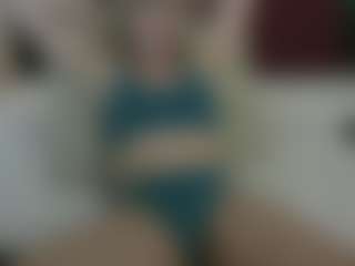 Live cam show with DesperateClit - Strapon on Soda Cam