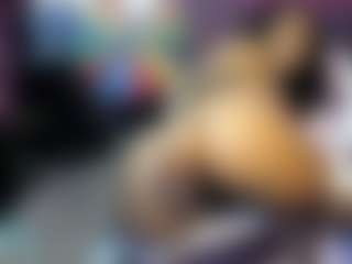 Live cam show with Carmela - Bedroom Curvy on Livezox
