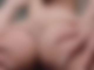 Live cam show with JulianneEdgman - Ass To Mouth on AdultVida.com
