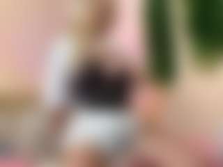 Live cam show with Melissa - Granny on studioflirtlive.com