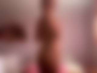 Live cam show with Melissa - Upskirt on Chatstar