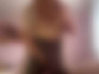 Live cam show with Melissa - Oil on boobsie.com