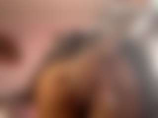 Live cam show with Melissa - Upskirt on Milfs Live