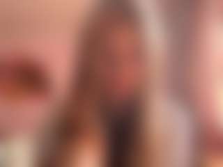 Live cam show with Melissa - Upskirt on Mixed Magazine Live