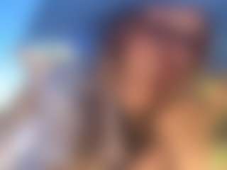 Live cam show with Melissa - Moaning on Milfs Live