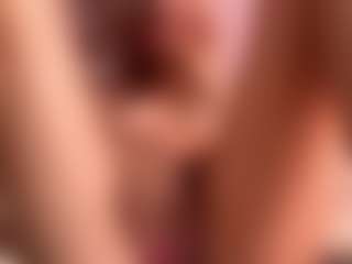Live cam show with Melissa - Oil on AdultVida.com