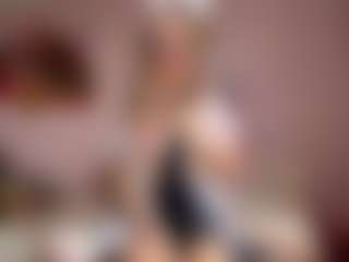 Live cam show with Melissa - Public MILF on chickslive.net