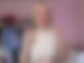 Live cam show with Melissa - Upskirt on AdultVida.com