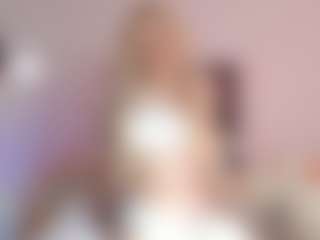Live cam show with Melissa - College MILF on chickslive.net