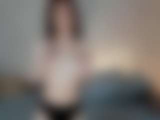 Live cam show with GeneviveGinanni - Average on Camsoda