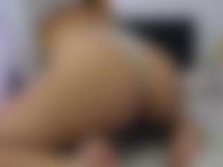 melanie-rouxs MILF webcam performer live streaming