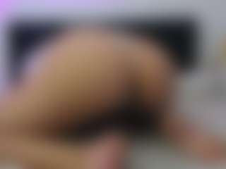 Live cam show with melanie-rouxs - Skinny MILF on fuck-show.com