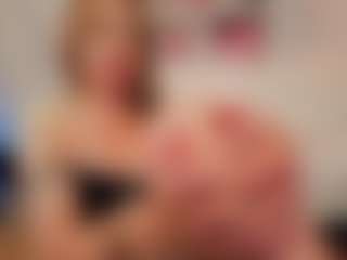 Monika-peach2 MILF webcam performer live streaming