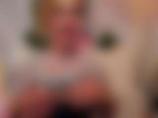 Live cam show with Monika-peach2 - Athletic Middle Aged on Camsoda