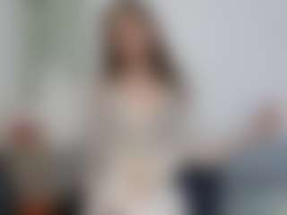 Live cam show with RossieFontecchio - Student on StripNow