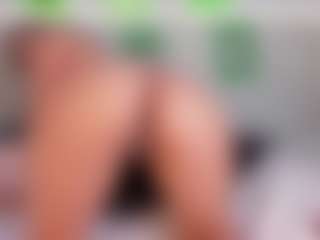 Live cam show with April Grey - Teen (18+) on 1on1-livenow
