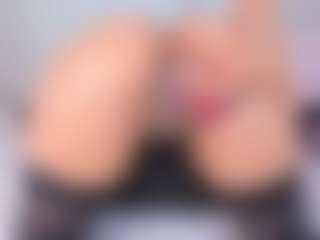 Live cam show with April Grey - Redbone on Lustler
